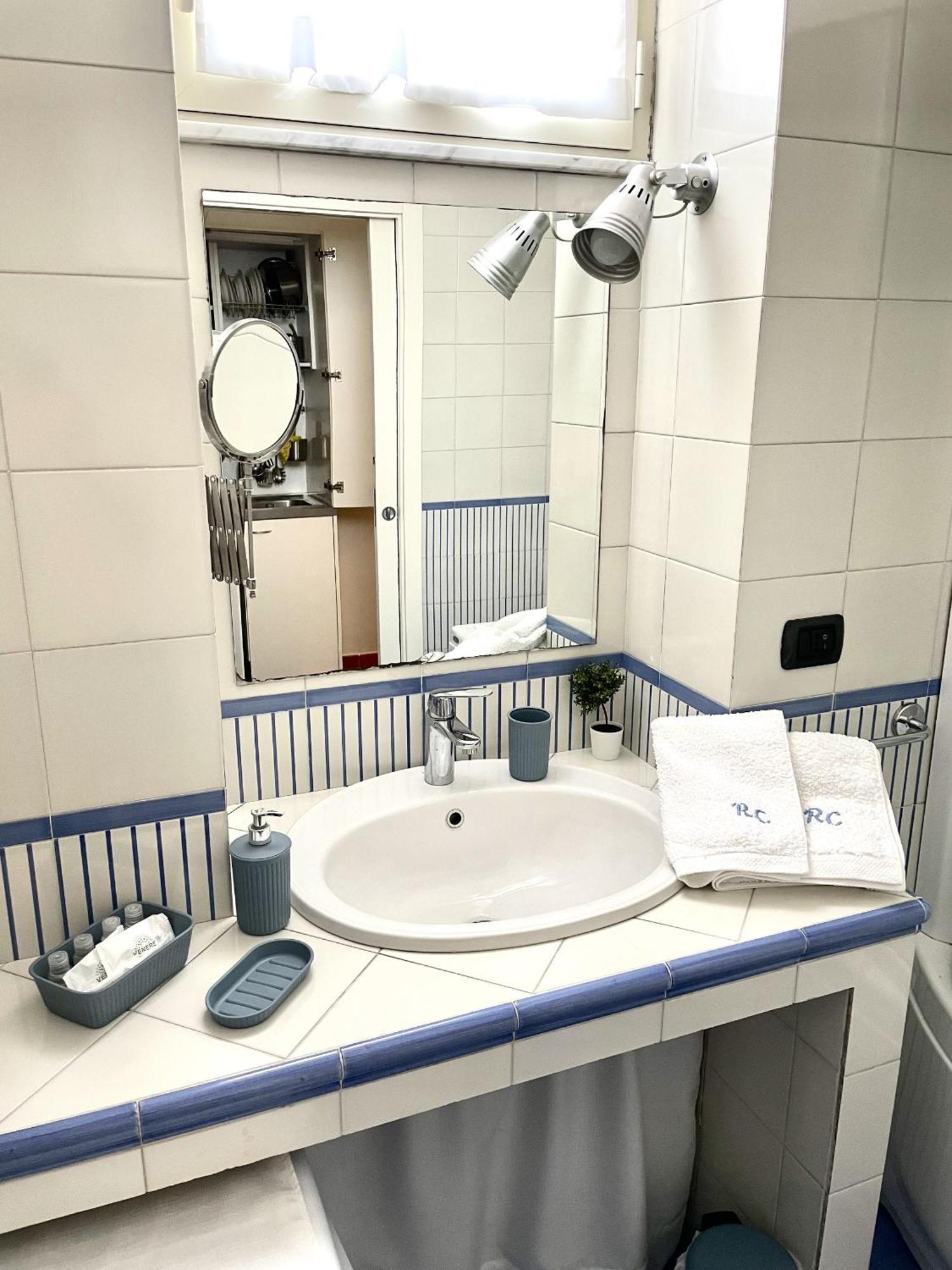 ナポリ Residenza Chiaia Bed & Breakfast エクステリア 写真